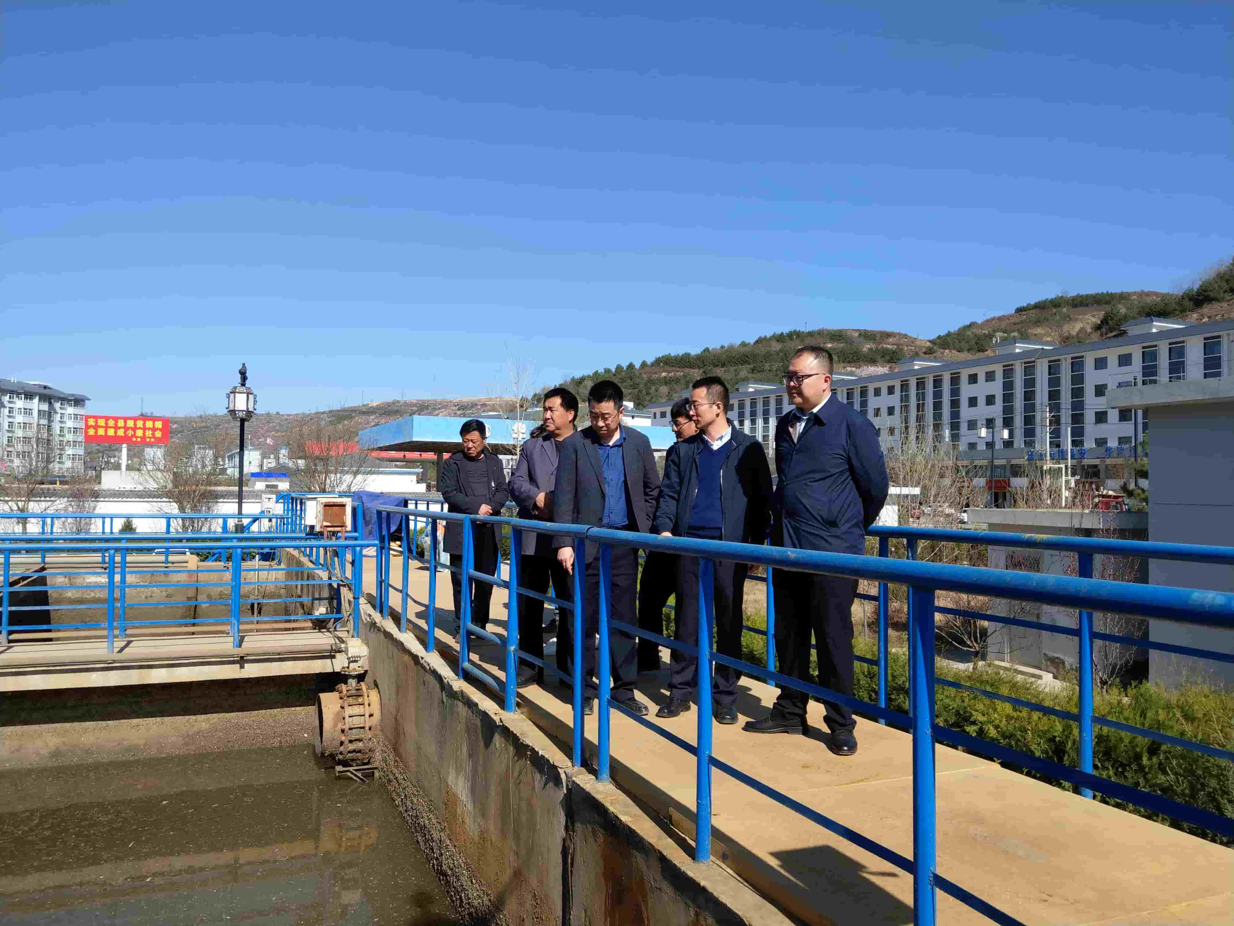 2019年4月12日，开云电子_开云电子（中国）环保专家组赴华池县污水处理厂调研