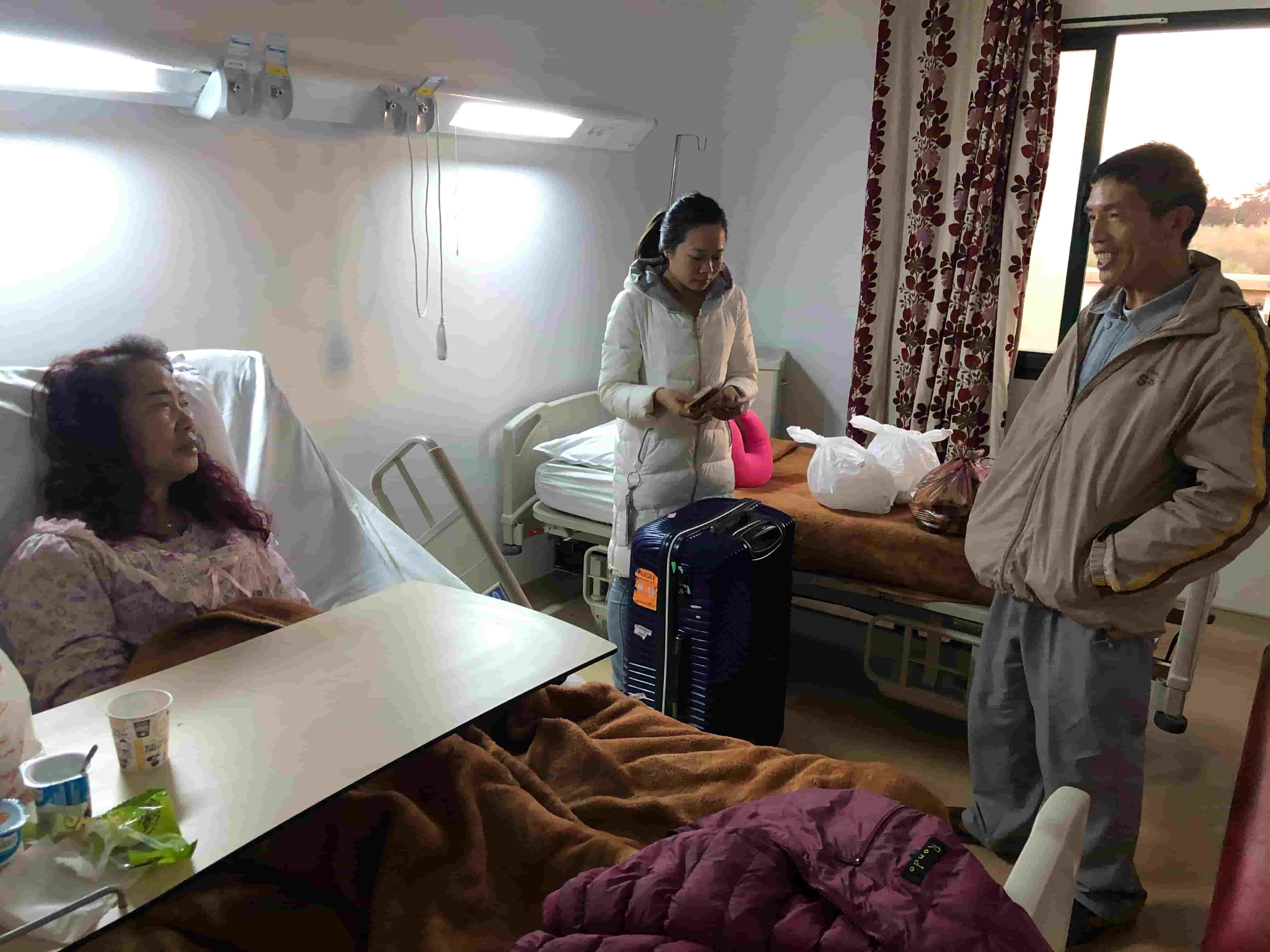 freecompress-2019年4月1日，开云电子_开云电子（中国）突尼斯TSP项目部为中国老人提供现金和生活物资，并到医院慰问